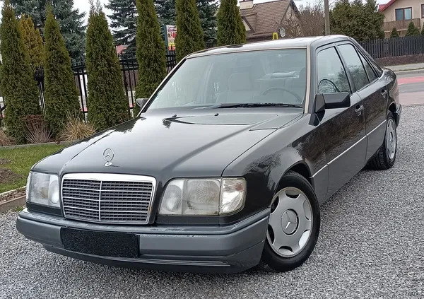 samochody osobowe Mercedes-Benz Klasa E cena 27900 przebieg: 196000, rok produkcji 1994 z Lubartów
